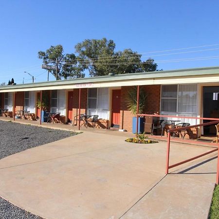 קובאר Cross Roads Motel מראה חיצוני תמונה