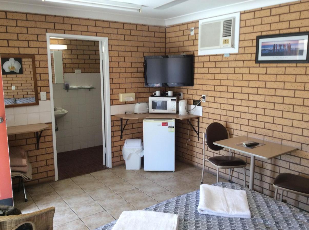 קובאר Cross Roads Motel מראה חיצוני תמונה