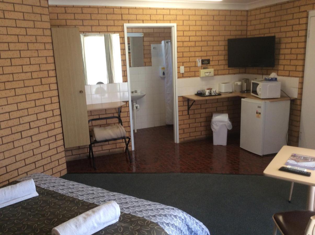 קובאר Cross Roads Motel מראה חיצוני תמונה